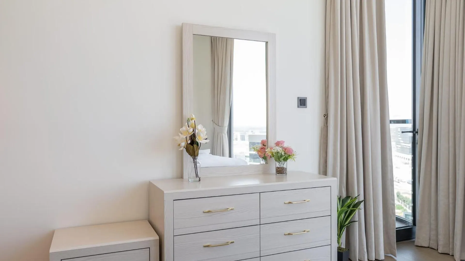 Apartment Refined Urban Living 1 Bebdroom At Sobha Waves Grande Dubai