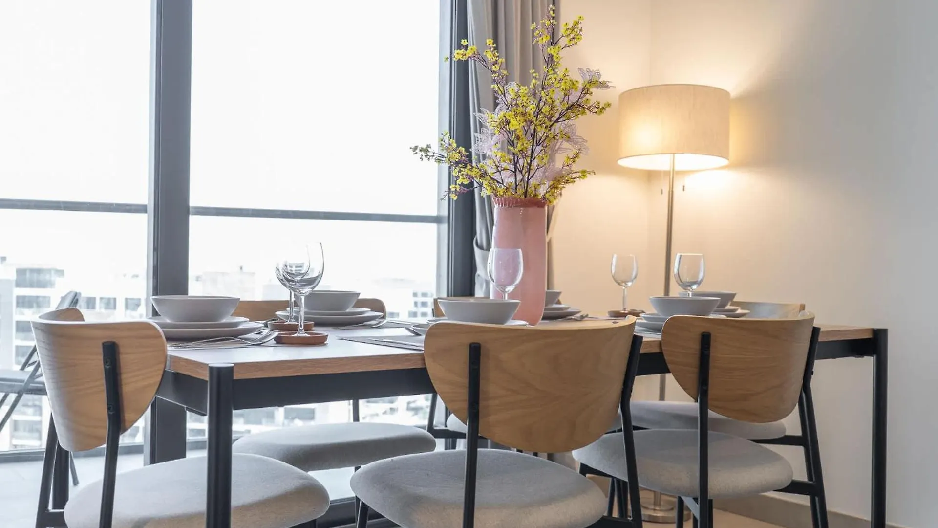 Refined Urban Living 1 Bebdroom At Sobha Waves Grande Dubai 0*,
