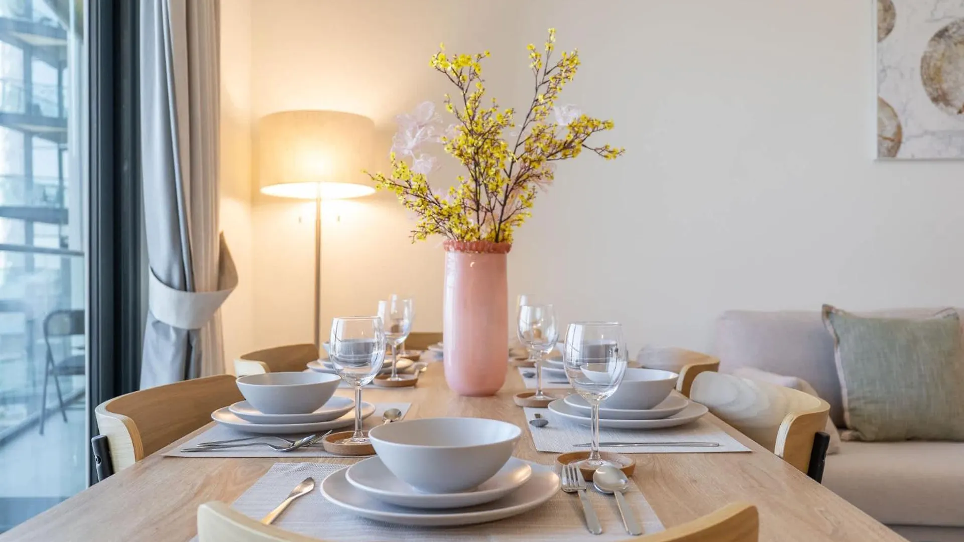 Refined Urban Living 1 Bebdroom At Sobha Waves Grande Dubai 0*,